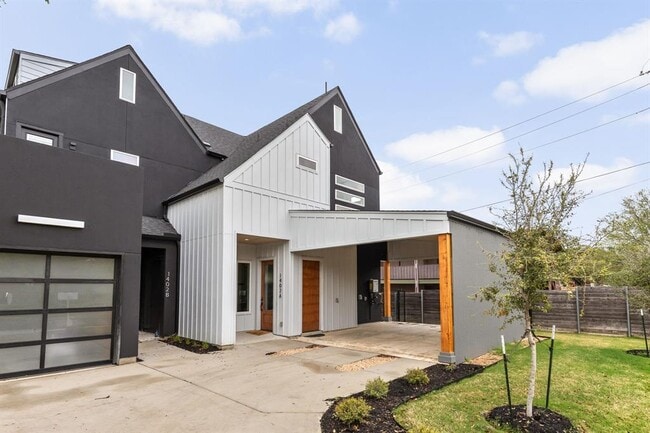 1402 Summit St in Austin, TX - Building Photo - Building Photo
