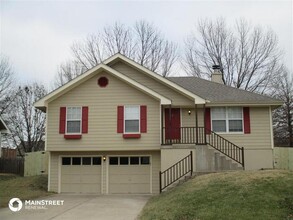 933 NE Bristol Dr in Lee's Summit, MO - Building Photo - Building Photo