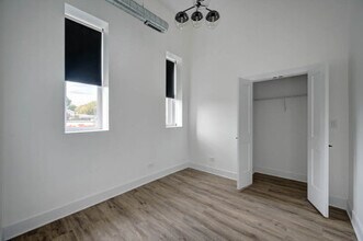 4749 N Western Ave, Unit 205 in Chicago, IL - Building Photo - Building Photo