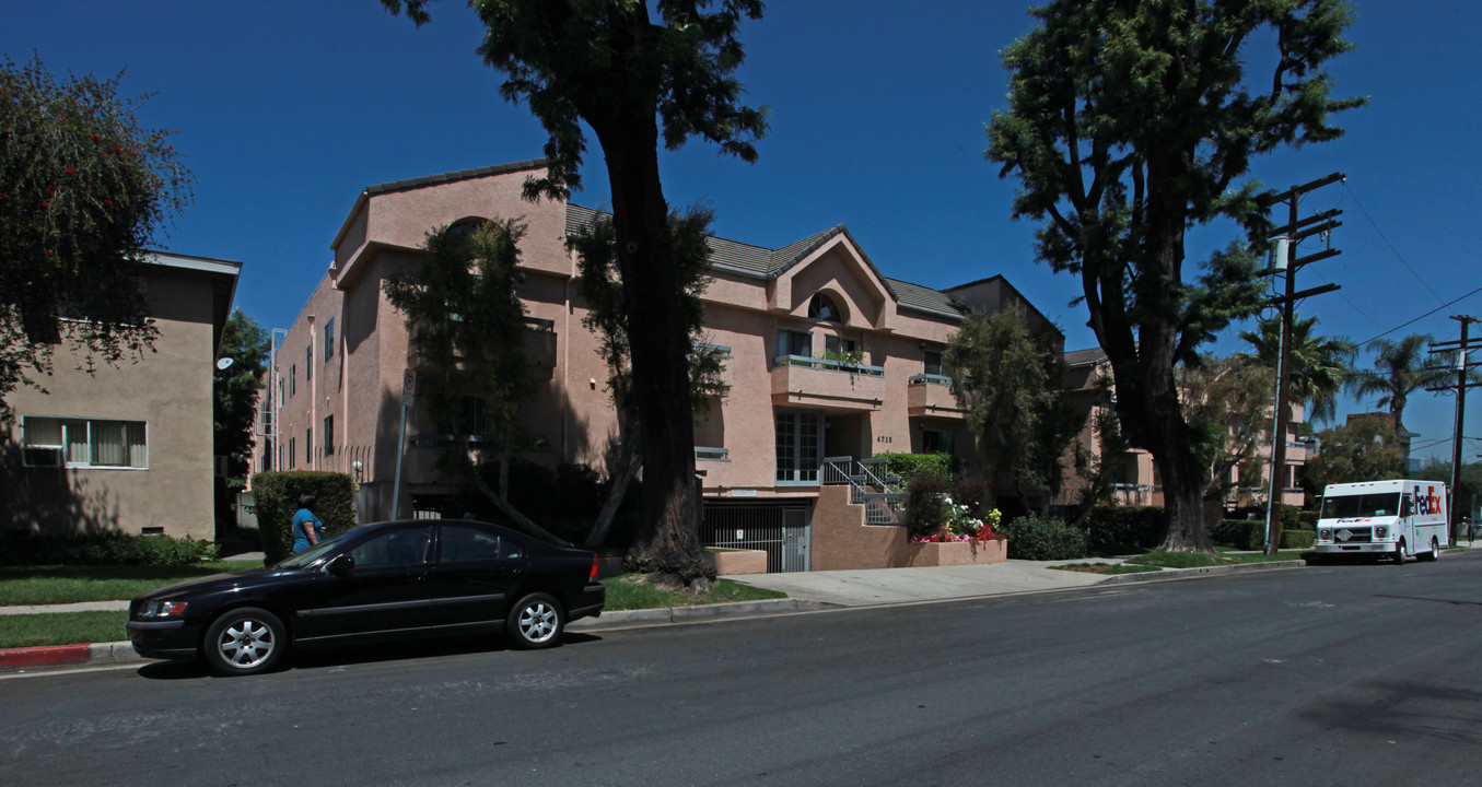 Orion Court Apartments in Sherman Oaks, CA - Foto de edificio