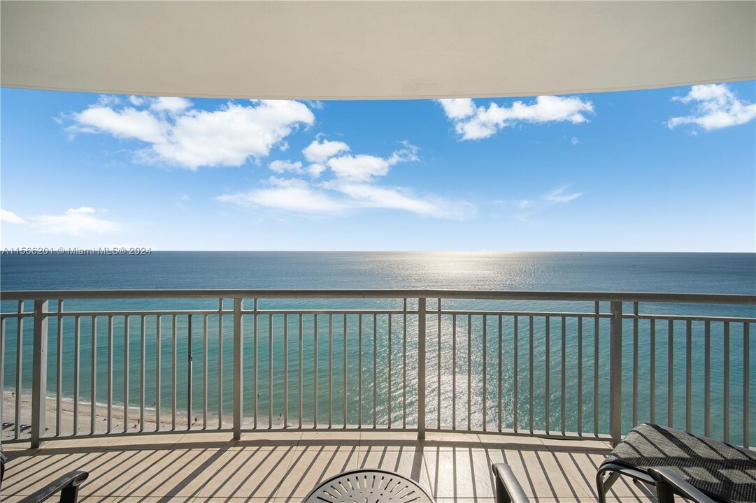 17375 Collins Ave, Unit 1901 in Sunny Isles Beach, FL - Building Photo