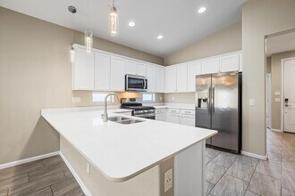 12406 W Northview Ave in Glendale, AZ - Building Photo - Building Photo