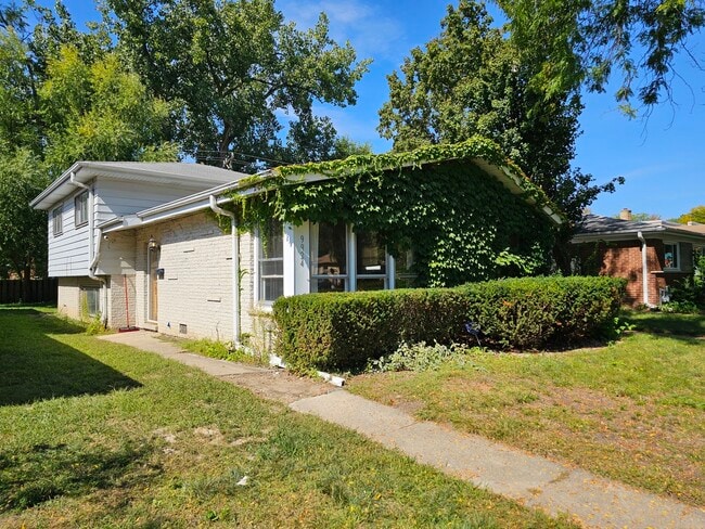 9924 Crawford Ave in Skokie, IL - Building Photo - Building Photo
