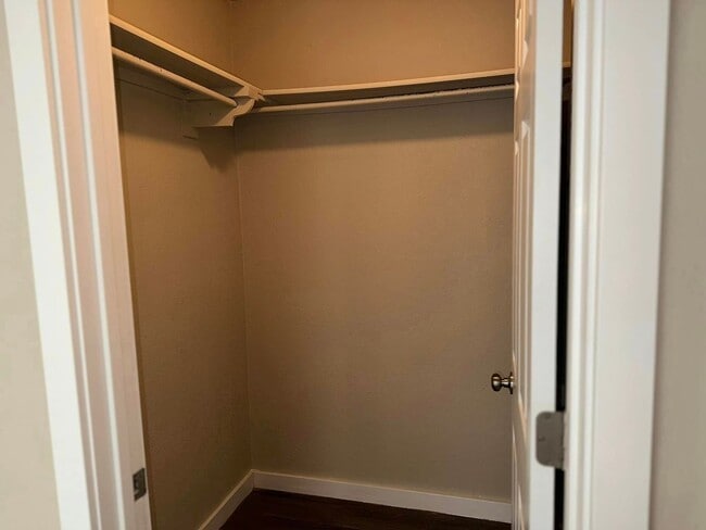325 E NUGGET LLC (Lakeshore) (lakeshor) in Oklahoma City, OK - Foto de edificio - Interior Photo