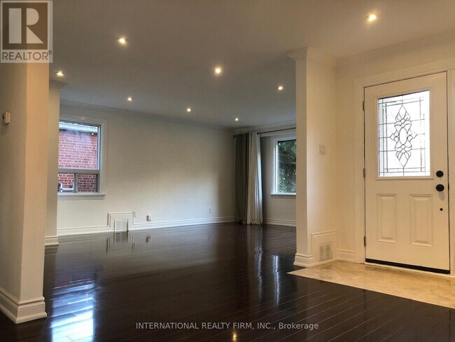 55 Kenton Dr in Toronto, ON - Building Photo - Building Photo