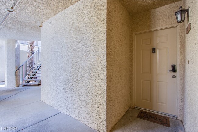 7185 S Durango Dr in Las Vegas, NV - Building Photo - Building Photo