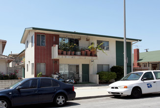 325 Gladys Ave in Long Beach, CA - Building Photo - Building Photo