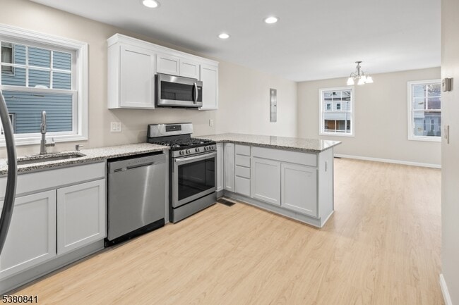 26 N Burnett St in East Orange, NJ - Building Photo - Building Photo
