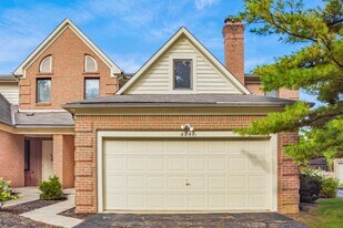 4847 Dierker Rd in Columbus, OH - Building Photo