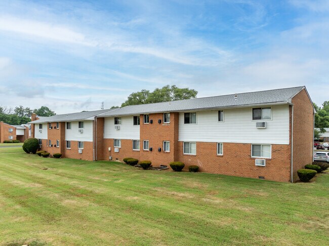 Rydal Apartments in Bordentown, NJ - Foto de edificio - Building Photo