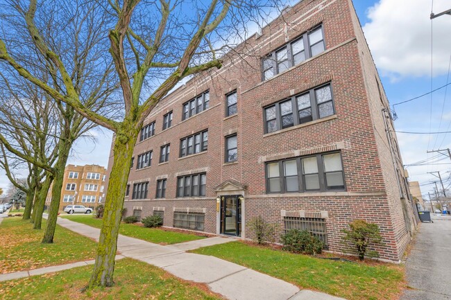 7953-59 S Saint Lawrence Ave in Chicago, IL - Building Photo - Interior Photo