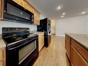 20017 March Dr in Denver, CO - Foto de edificio - Building Photo