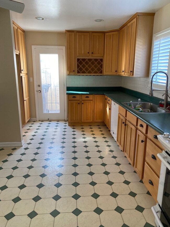 property at 17192 Rotterdam Ln