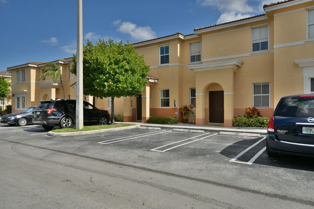 8159 W 36th Ave-Unit -4 in Hialeah, FL - Building Photo