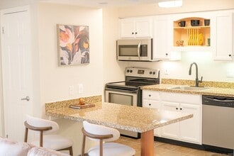 1001 Bridgeport Ave in Shelton, CT - Building Photo - Building Photo