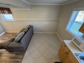 318 Claremont Ave in West Babylon, NY - Foto de edificio - Building Photo