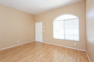 3428 Mariner Beach Dr in Las Vegas, NV - Building Photo - Building Photo