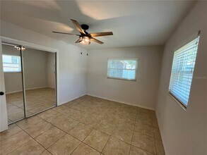 422 Crosswinds Dr in Palm Harbor, FL - Building Photo - Building Photo