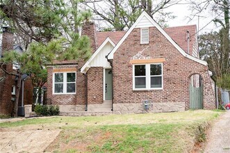 1395 Winburn Dr in East Point, GA - Building Photo - Building Photo