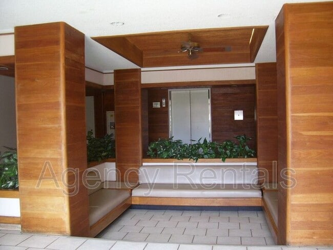 2714 Kahoaloha Ln in Honolulu, HI - Building Photo - Building Photo