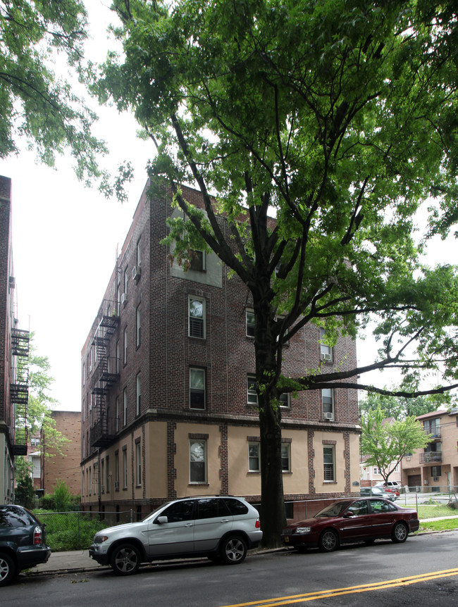 158-17 Sanford Ave in Flushing, NY - Foto de edificio - Building Photo