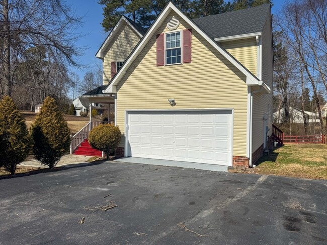 24502 Lake Dr in Petersburg, VA - Building Photo - Building Photo