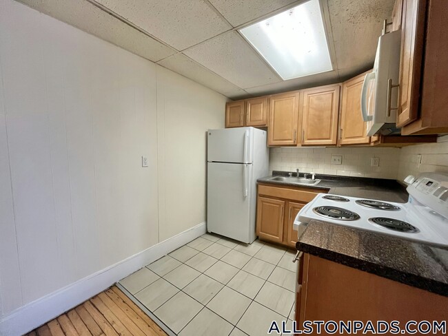 437 Cambridge St in Boston, MA - Building Photo - Building Photo