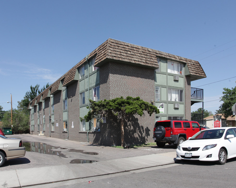 The LeBaron Apartments in Aurora, CO - Building Photo