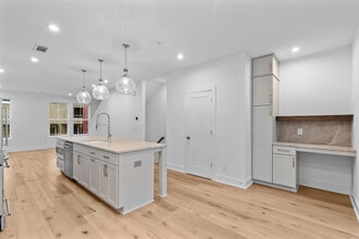 201 New St in Decatur, GA - Foto de edificio - Building Photo