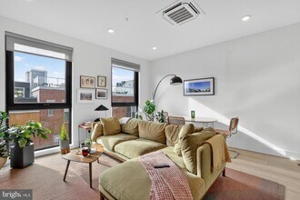 2007 Cambridge St in Philadelphia, PA - Foto de edificio - Building Photo