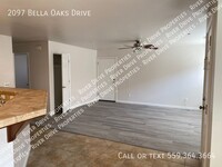 2097 Bella Oaks Dr in Tulare, CA - Foto de edificio - Building Photo