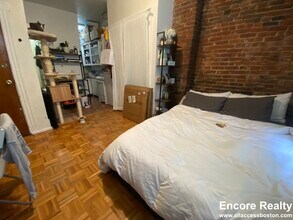 61 Revere St, Unit 2 in Boston, MA - Foto de edificio - Building Photo