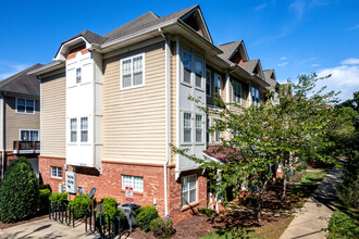 Elizabeth Court Condos in Charlotte, NC - Building Photo - Primary Photo