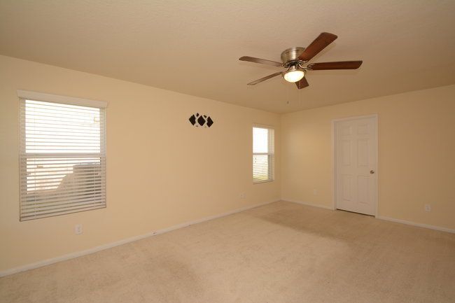 2214 Forest Floor Ct in Rosenberg, TX - Building Photo