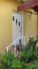1848 Madison St-Unit -4 in Hollywood, FL - Building Photo - Building Photo