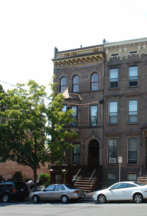 18 Ten Broeck St in Albany, NY - Building Photo