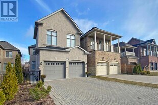 90 Braebrook Dr in Whitby, ON - Building Photo