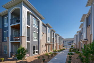 Hawthorne Hill in Thornton, CO - Foto de edificio - Building Photo