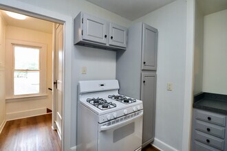 744 Central Ave, Unit 744.5 in Beloit, WI - Foto de edificio - Building Photo