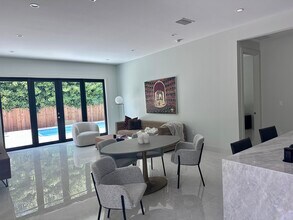 8410 SW 65th Ave in Miami, FL - Building Photo - Building Photo