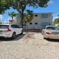127 Monroe Dr in Tavernier, FL - Building Photo