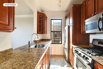 255 Eastern Pkwy in Brooklyn, NY - Building Photo - Building Photo