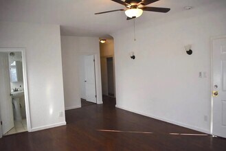 2818 S Bronson Ave, Unit A in Los Angeles, CA - Building Photo - Building Photo