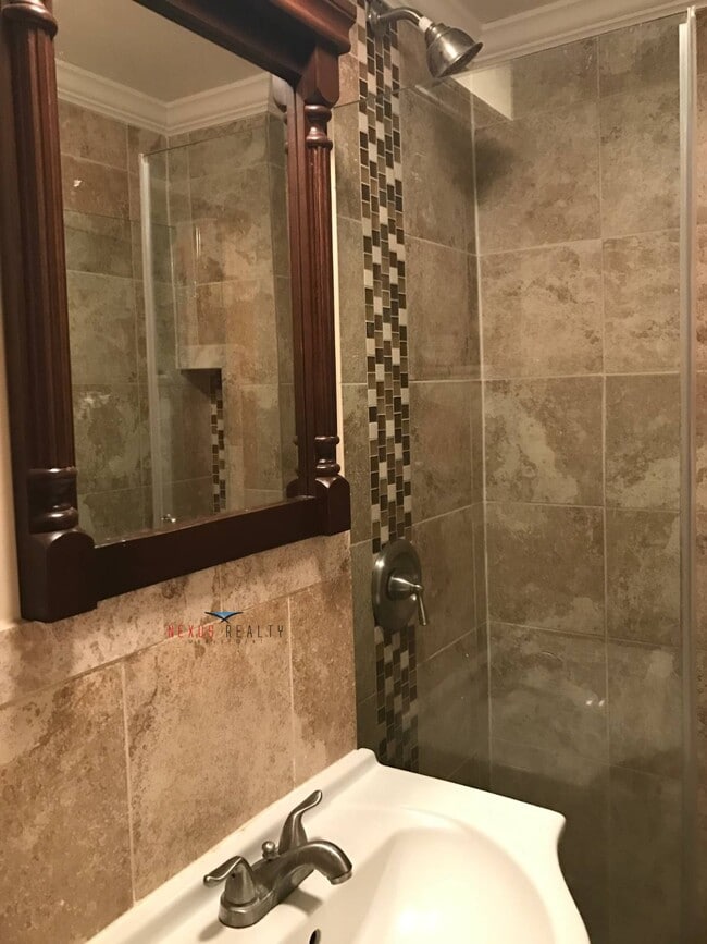 48-31 44th St in Queens, NY - Building Photo - Building Photo