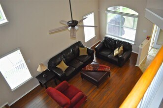 11201 Los Comancheros Rd in Austin, TX - Building Photo - Building Photo
