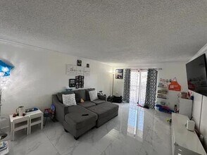 6950 W 6th Ave in Hialeah, FL - Building Photo - Building Photo
