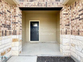 1405 Redwood Crk in Seguin, TX - Building Photo - Building Photo