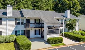 Tall Oaks in Conyers, GA - Building Photo