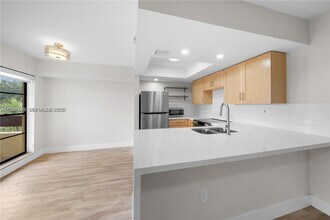 8830 SW 123rd Ct in Miami, FL - Building Photo - Building Photo