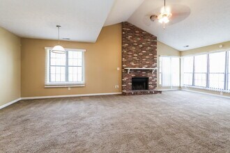 4345 Dunsany Cir in Indianapolis, IN - Foto de edificio - Building Photo